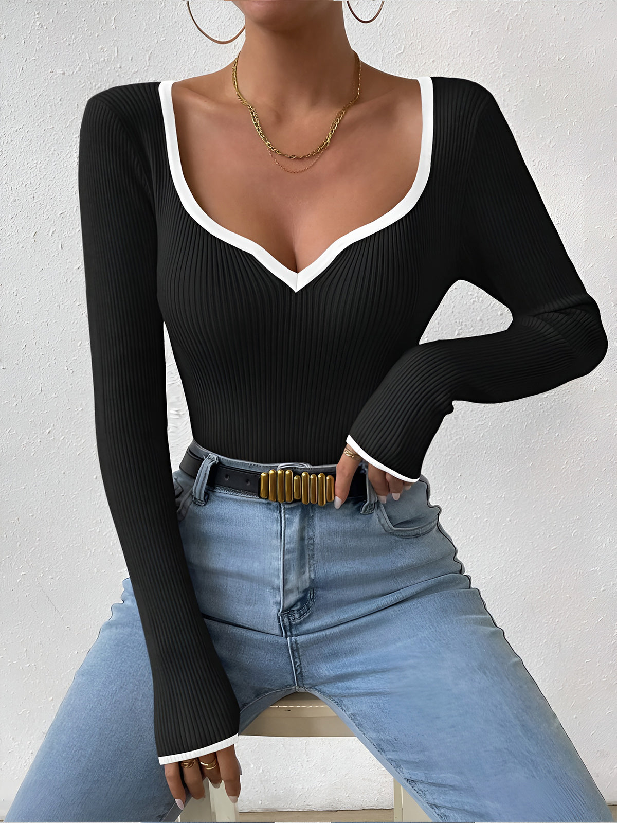 Amber - Women's Spring Sweater with Kontrastbesatz and V Neckline