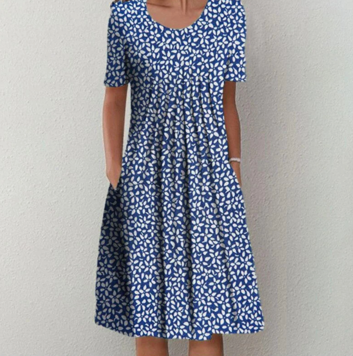 Brenda - Women's Midi Dress with lockerem Cut and Floral Print