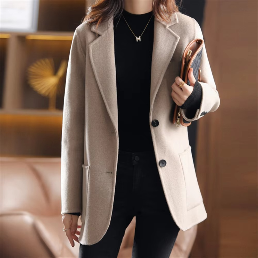 Molly - Women's Classic Office Blazer with Zwei Buttons