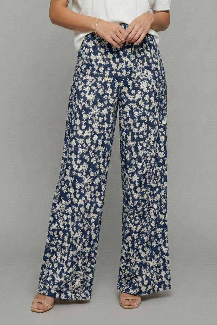Ava - Women's Freizeithose in Palazzo-Style with Floral Print and Wide Beinen