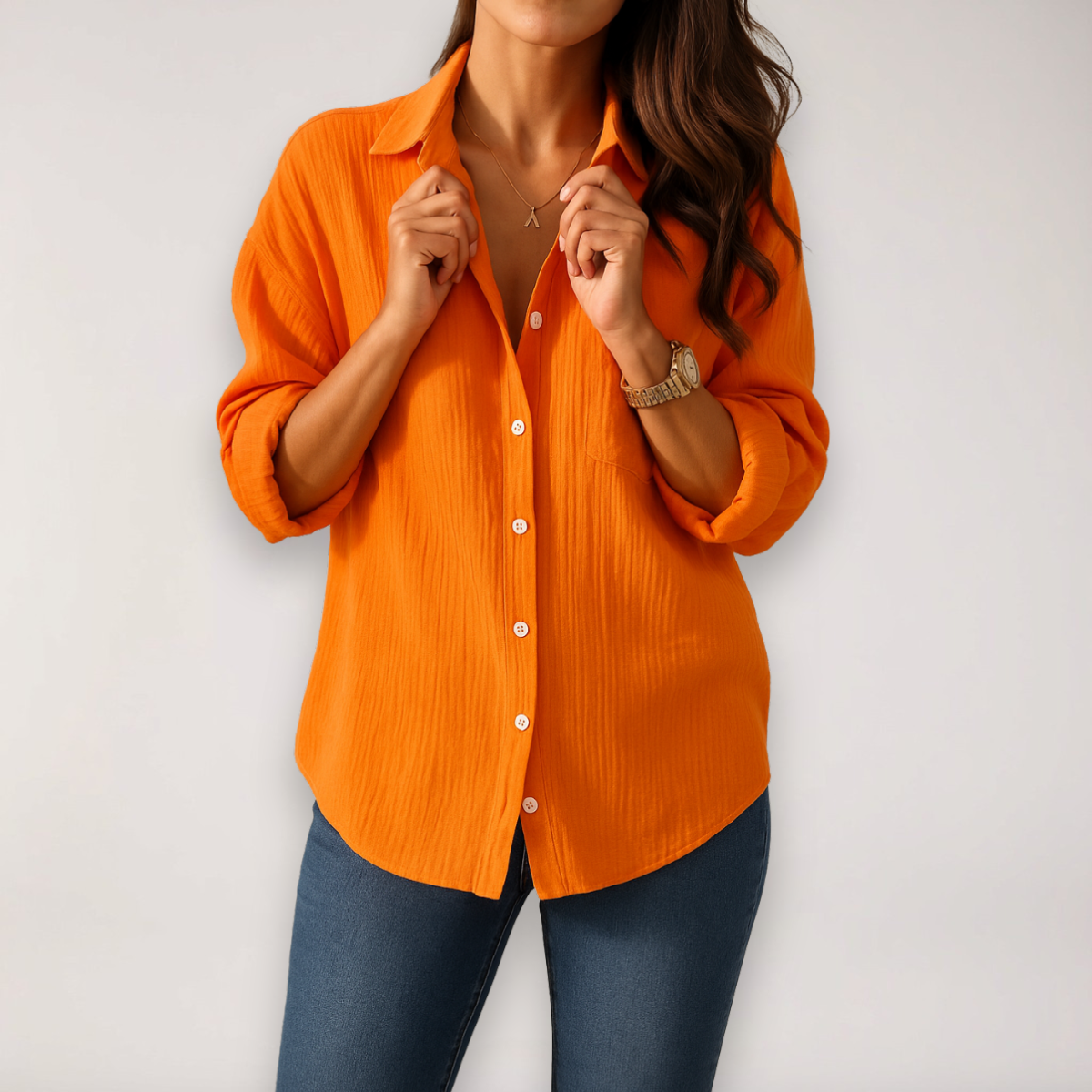 Chloe - Women's Shirt with Button Placket and Hochgekrempelten Sleeves