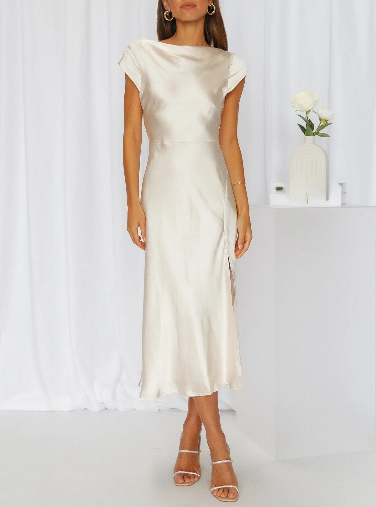 Diane - Women's Slip-Midi Dress with minimalistischer Silhouette