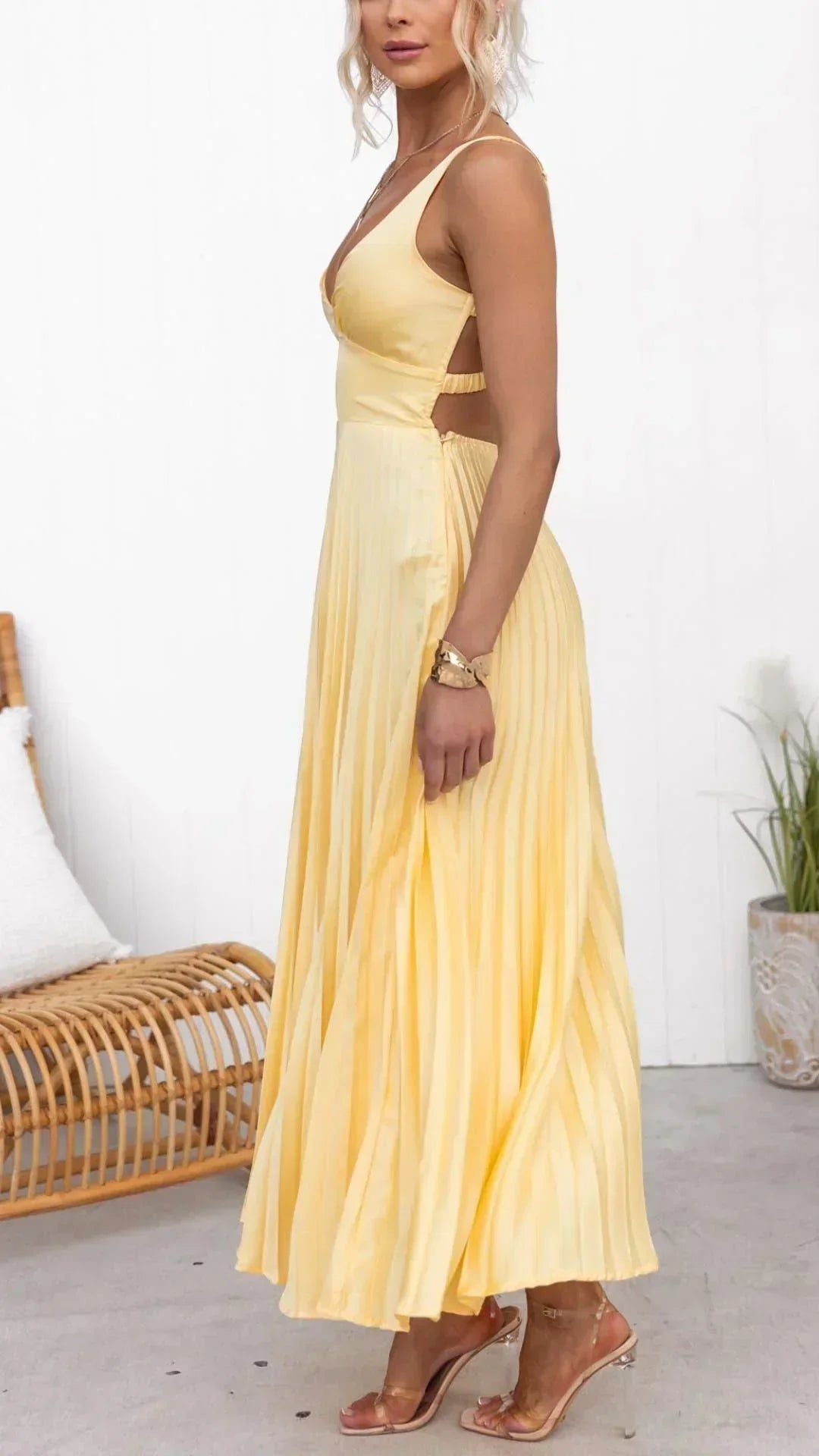 Freya - Women's V-Neck Pleated Maxi-Dress
