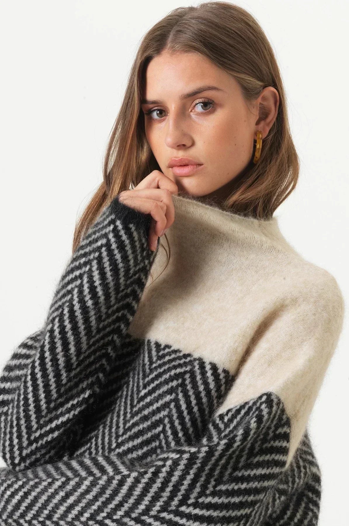 Alison - Women's Relaxed Knit Sweater with high Collar