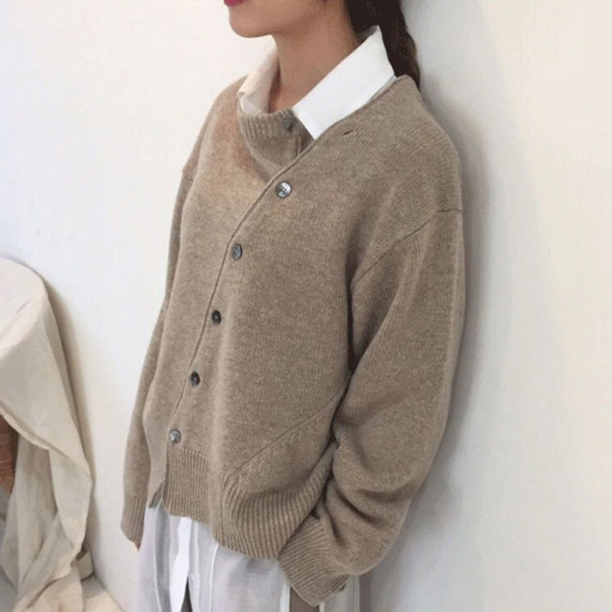 Molly - Women's Spring Sweater with Buttons