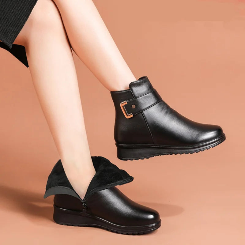 Phoebe - Women's Freizeitstiefeletten with Buckle and Faux Fur Lining