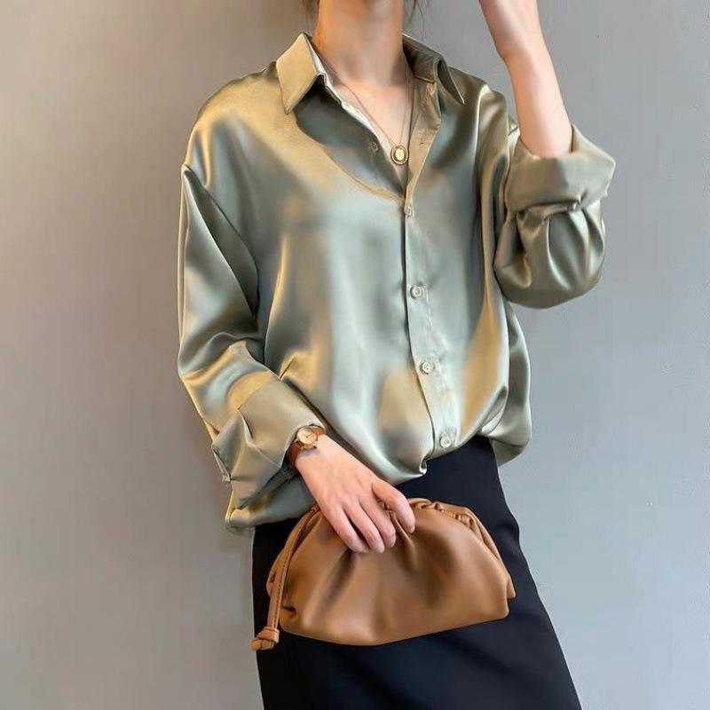 Molly - Women's Seidenbluse with Button Placket for Style