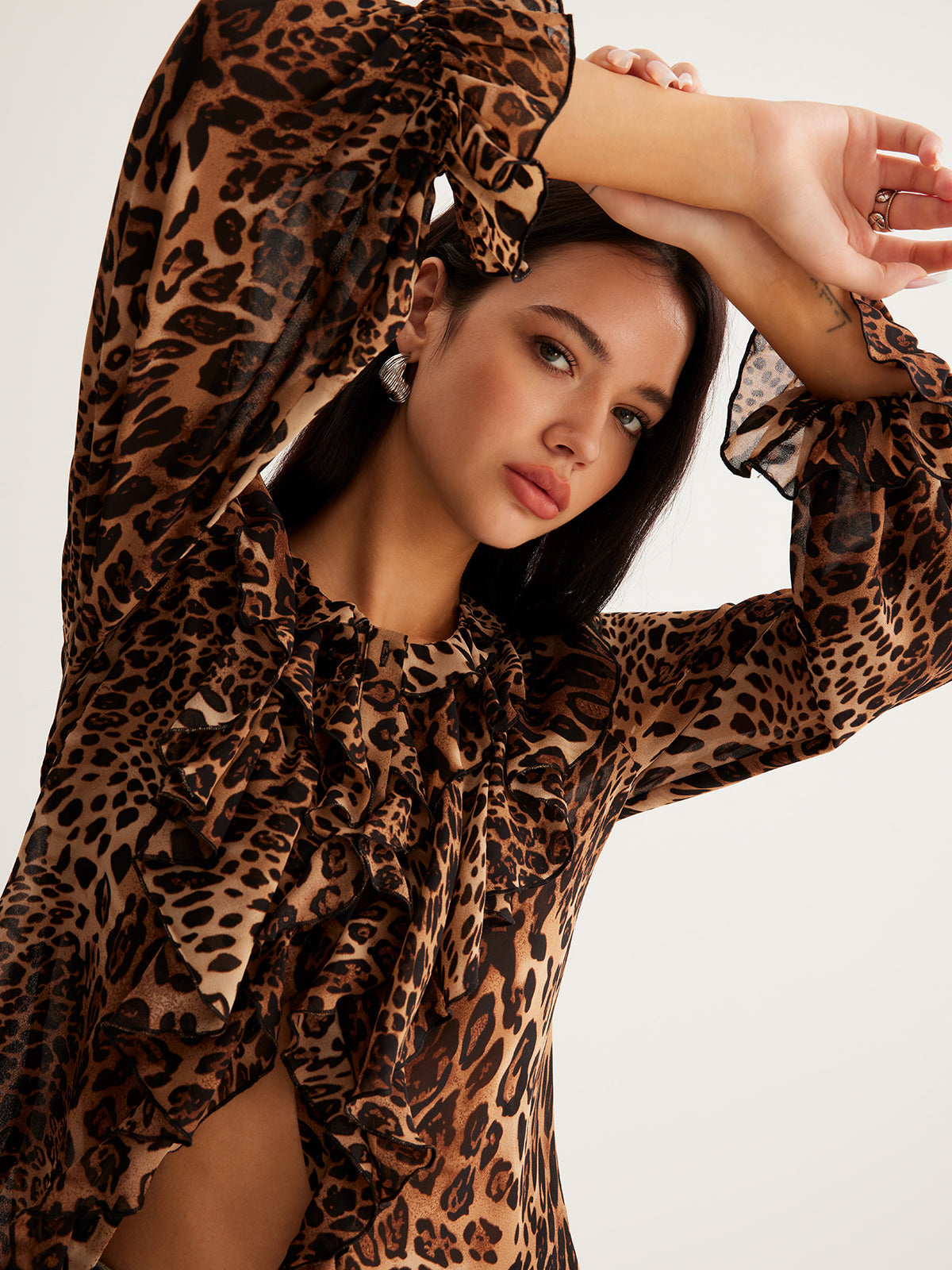 Eva - Women's Summer Leopardenbluse with Ruffle Collar