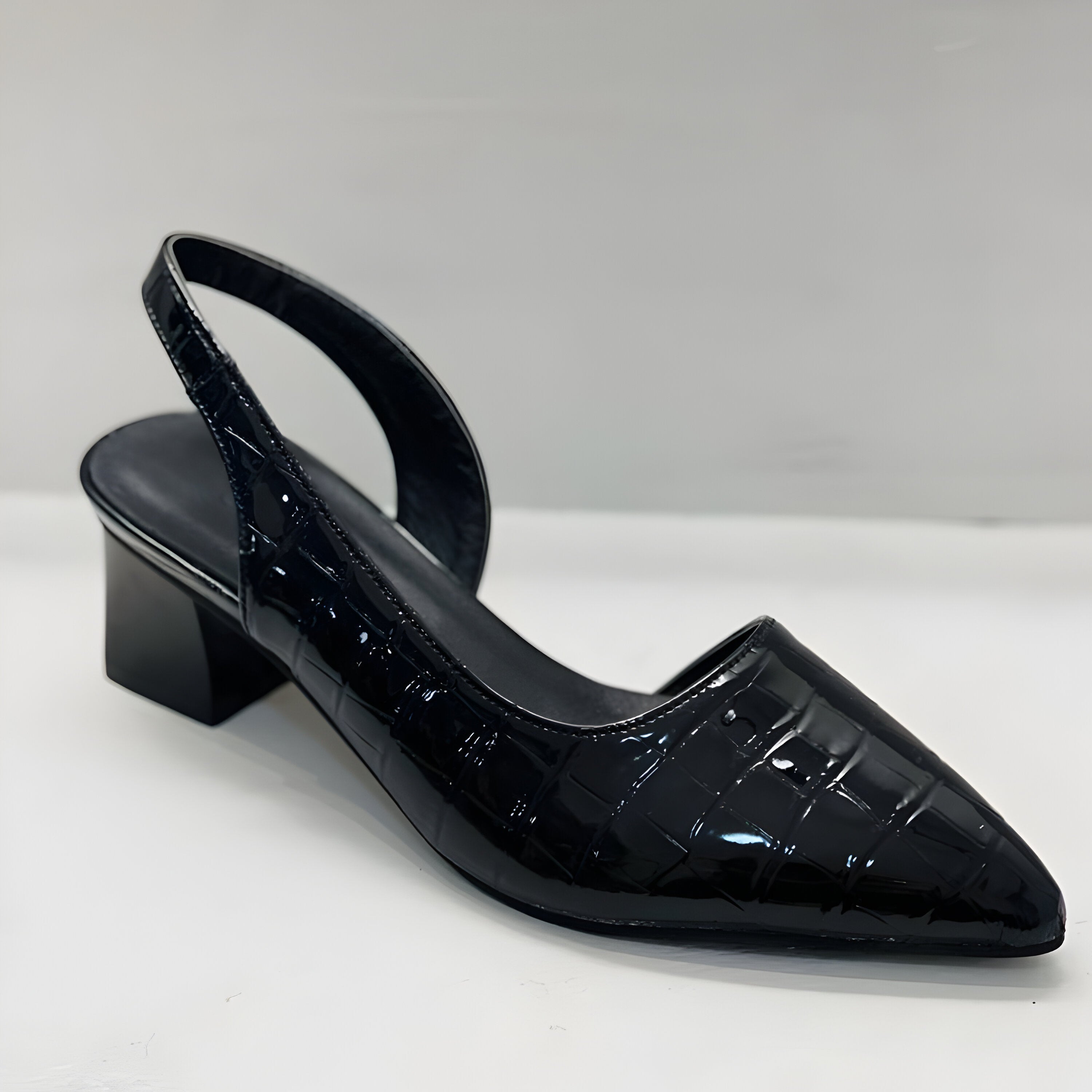 Isabella - Women's Spitz zulaufende Shoes with Block Heel
