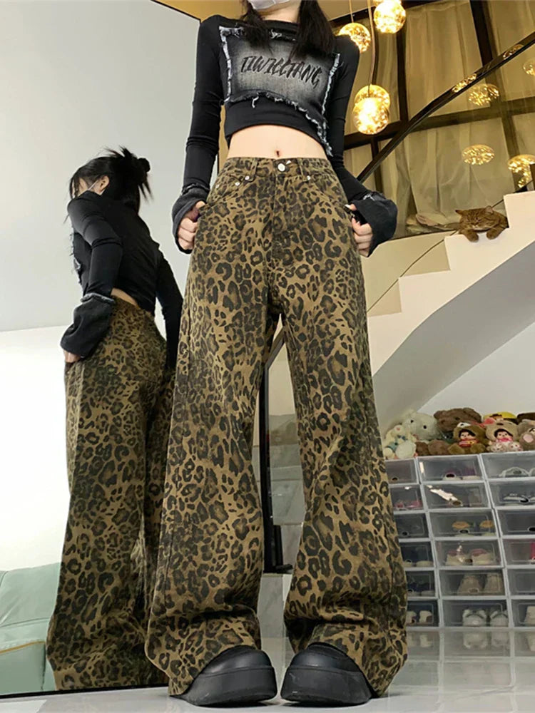 Mia - Women's Wide Geschnittene Jeans with Leopard Print