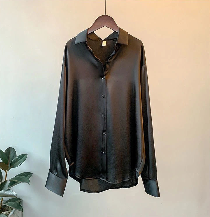Molly - Women's Seidenbluse with Button Placket for Style