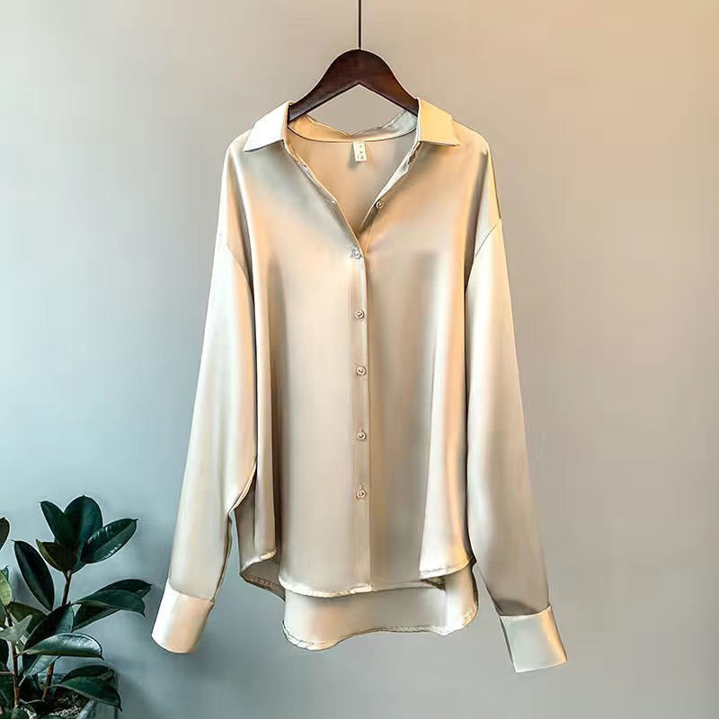 Molly - Women's Seidenbluse with Button Placket for Style