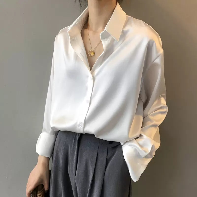 Molly - Women's Seidenbluse with Button Placket for Style