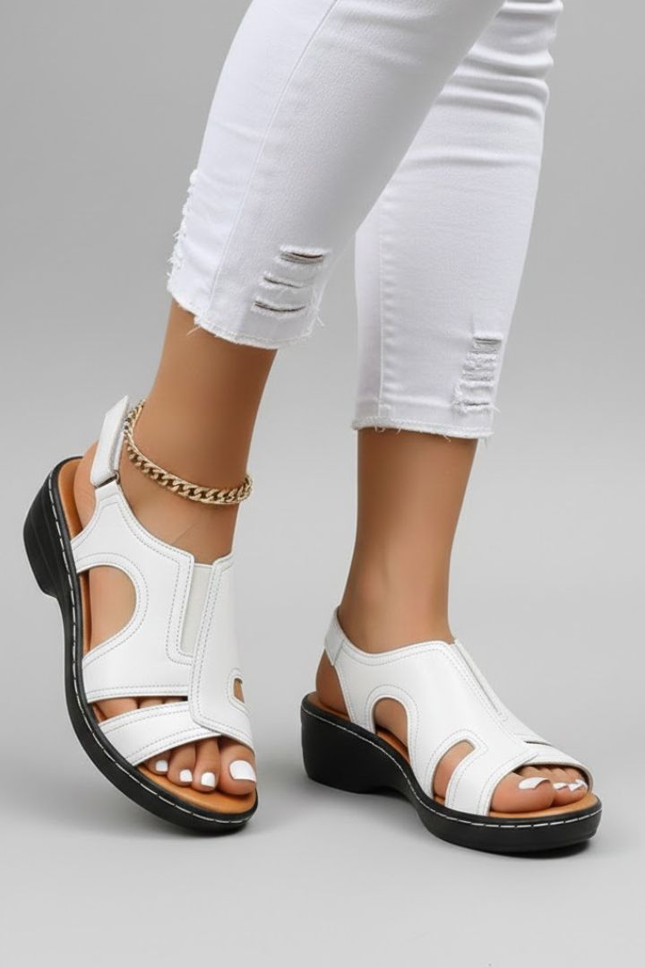 Zoe - Women's Plateausandalen with open Lace and Cut-Outs