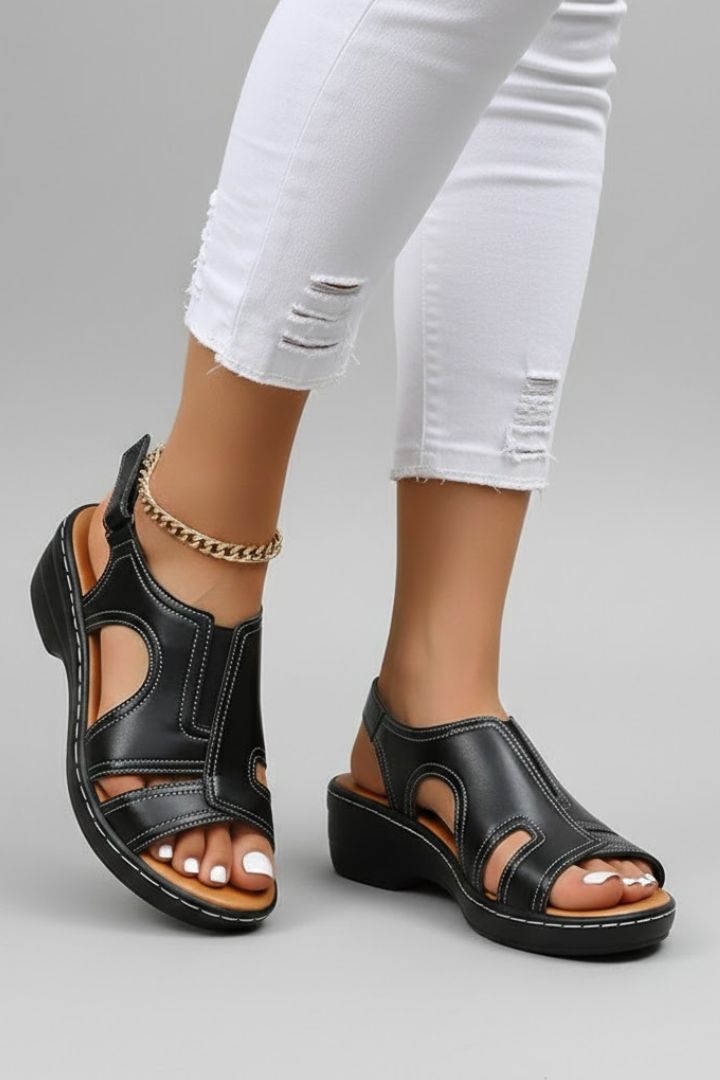 Zoe - Women's Plateausandalen with open Lace and Cut-Outs