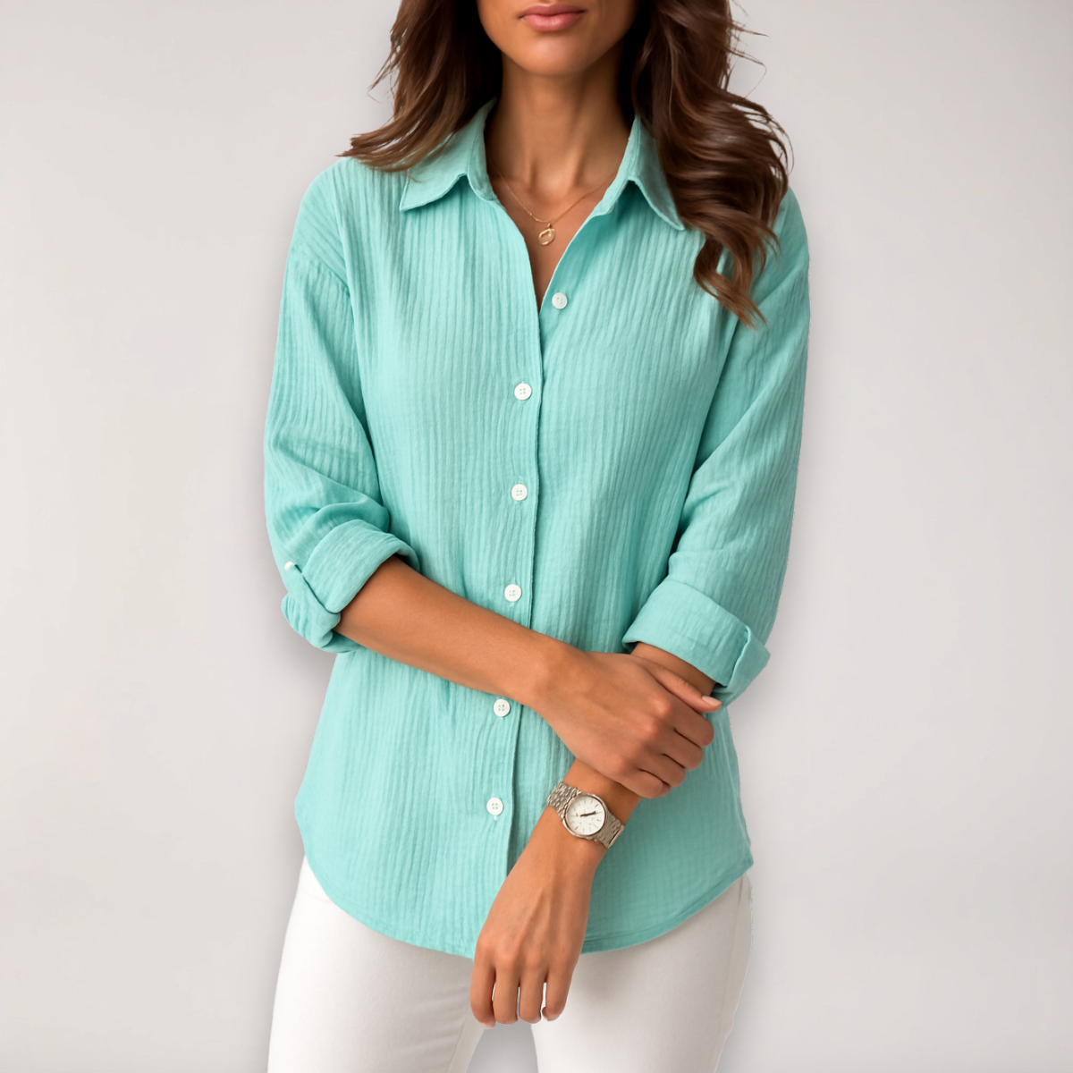 Chloe - Women's Shirt with Button Placket and Hochgekrempelten Sleeves