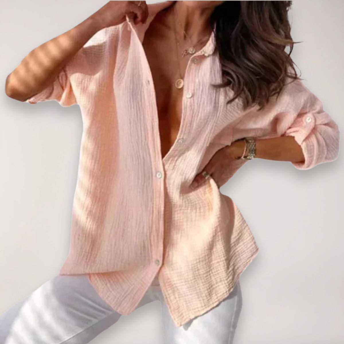 Chloe - Women's Shirt with Button Placket and Hochgekrempelten Sleeves