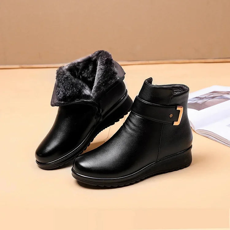 Phoebe - Women's Freizeitstiefeletten with Buckle and Faux Fur Lining