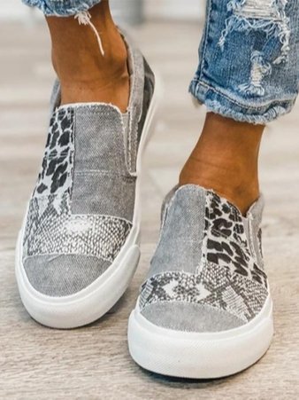 Margaret - Women's Sneaker with niedrigem Schaft and Patch-Design
