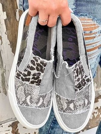 Margaret - Women's Sneaker with niedrigem Schaft and Patch-Design
