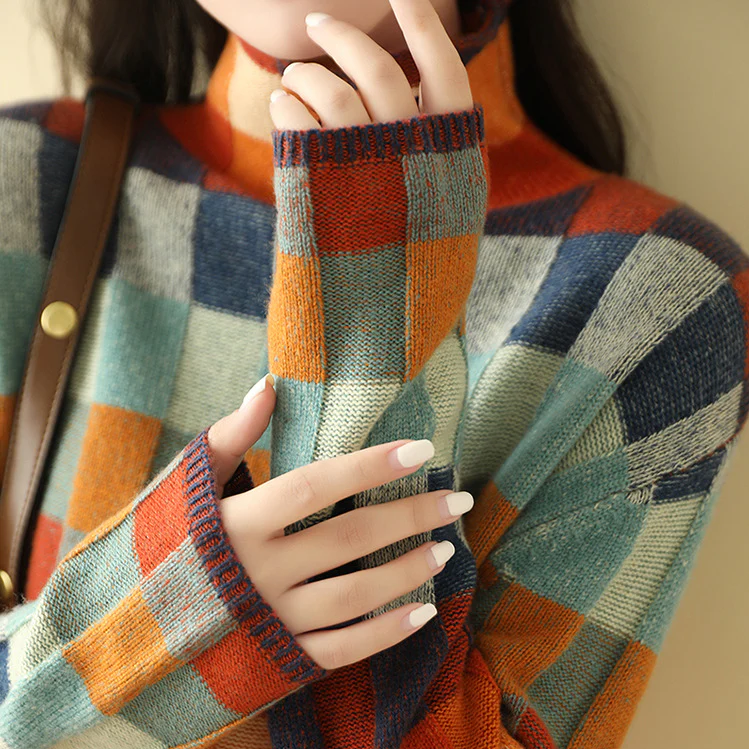 Amelia - Women's Knit Sweater with Colour Block- and Karomuster