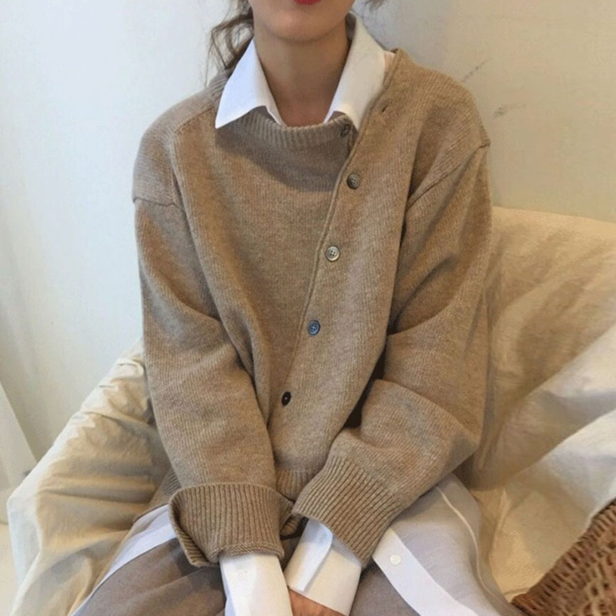 Molly - Women's Spring Sweater with Buttons